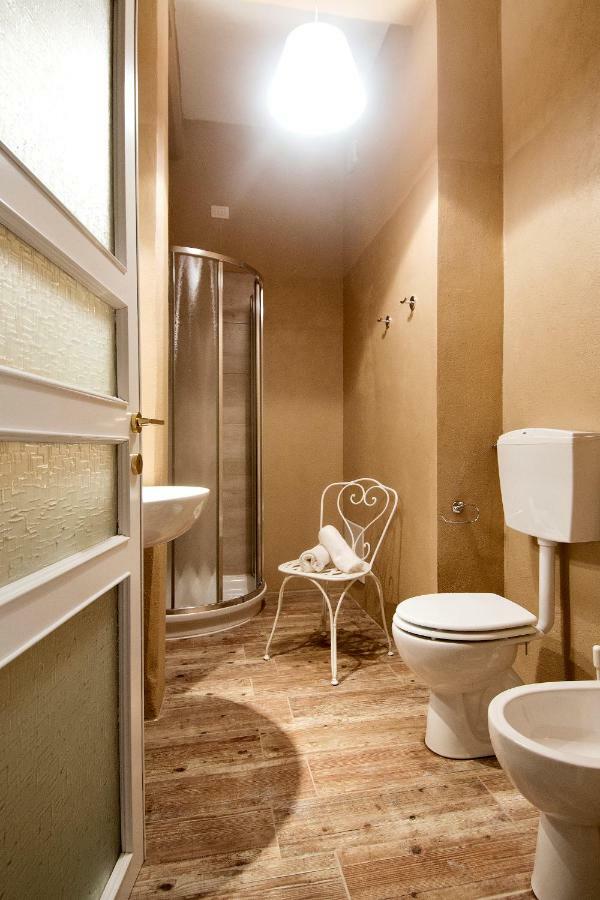 Blulassu City Center Rooms กาญารี ภายนอก รูปภาพ